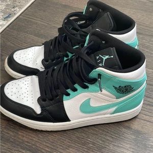 Air Jordan 1 Tropical Twist Igloo